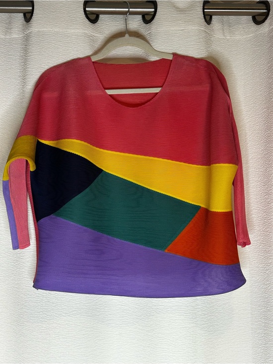 Tops - Vintage Colorblock Crewneck Women’s Top - Multicolor